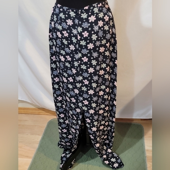 BP. Colorful Summer Floral Blooms Lightweight Navy Midi - Maxi Skirt - Size 7 - Picture 3 of 7